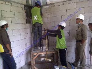 memperbaiki beton retak dengan metode injeksi pada dinding
