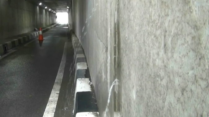 perbaikan bocor dinding bandara